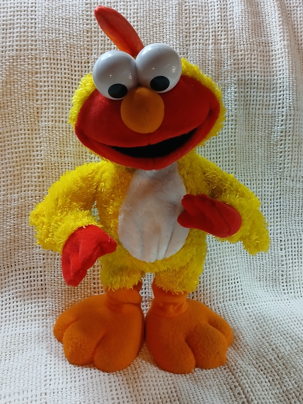 2001 Chicken Dance Elmo. Elmo Collectors Must Have. Tested And Works.